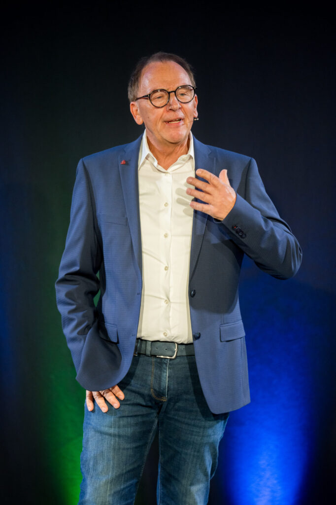 Speaker, Top-Speaker, Coach, Redner, Mentor, Lehrer, spiritueller Lehrer, Gamechanger, Trainer, Business, Businesscoach